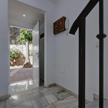 Quaint 2 Bedroom Townhouse With Pool Close To Sea! Benalmádena
