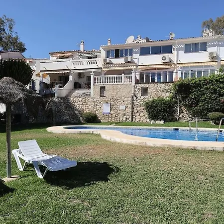 Chalet Quaint 2 Bedroom Townhouse With Pool Close To Sea! Benalmadena