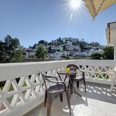 Quaint 2 Bedroom Townhouse With Pool Close To Sea! *