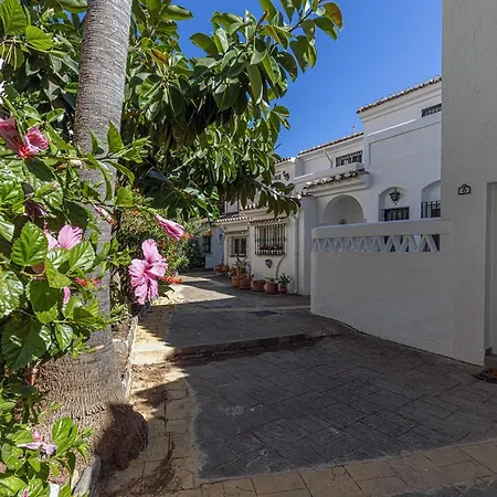 Quaint 2 Bedroom Townhouse With Pool Close To Sea! * Benalmadena