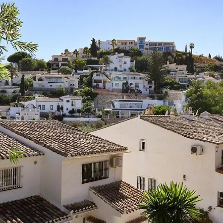 Quaint 2 Bedroom Townhouse With Pool Close To Sea! * Benalmadena