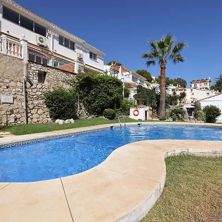 Quaint 2 Bedroom Townhouse With Pool Close To Sea! Chalet *